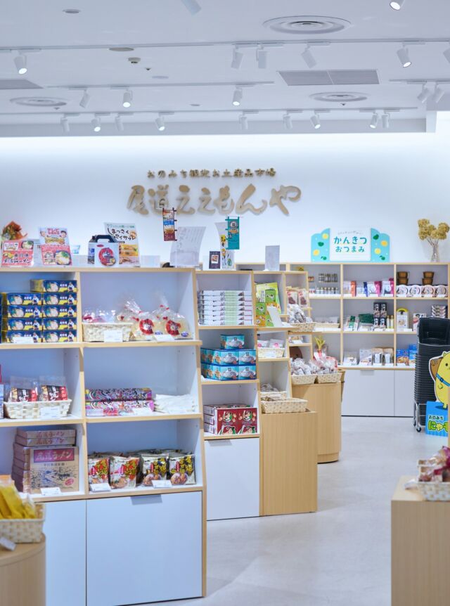 .
.
.
\ホームページ更新のお知らせ/
物販店の店舗デザイン事例写真を更新しました！
.
明るく入りやすい空間づくりや、
商品が引き立つレイアウトなど、
こだわりを詰め込んでいます。
.
またInstagramでは、
ご相談 → 設計 → 着工 → 完成までの流れを
ストーリーズのハイライトにまとめています。
「設計事務所に頼むと、どんなふうにお店ができていくの？」
そんな疑問を、実際のプロセスを通してご覧いただけます。
.
まずはお気軽にストーリーズをチェックしてみてください。
.
→ストーリーズハイライト
「土産店ができるまで」
.
詳しい写真や解説は、
プロフィールのリンクからホームページへどうぞ！
.
.
#建築設計事務所#店舗デザイン#物販店デザイン#設計事例#店舗ができるまで#ストーリーズハイライト#空間デザイン#商業空間デザイン#設計事例#店舗設計#空間づくり#広島店舗デザイン#広島の設計事務所#店舗開業サポート#広島県#福山市#ヌードエレメンタリー#一級建築士事務所#福山市店舗設計#福山市店舗デザイン