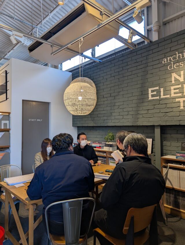 .
.
.
【M様オフィス新築工事｜vol.05 サッシ打合せ】
.
M様社屋新築プロジェクト、
各工種の具体的な打合せが進んでいます。
.
担当者と施工図の詳細を確認しながら
デザインの意図を現場レベルまで共有します。
.
図面の先にある「実際につくる」視点を大切に。
対話を重ねながら、より良い空間を形にしていきます。
.
.
#広島県#福山市#事務所新築工事#社屋新築工事#商業建築#店舗設計#空間デザイン#広島店舗デザイン#広島の設計事務所#店舗開業サポート#広島県新築#福山市新築#ヌードエレメンタリー#一級建築士事務所#福山市店舗設計#福山市店舗デザイン#architecture